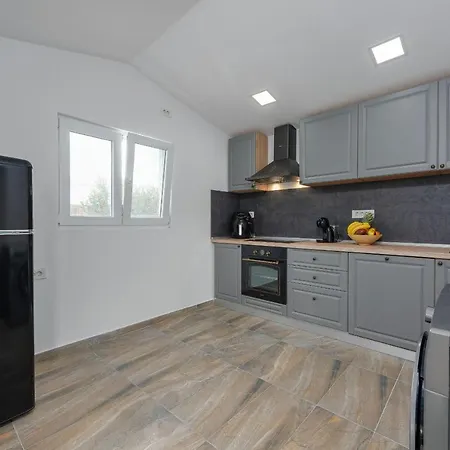 Nikolina Zadarvillas Polaca