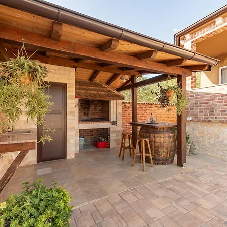 Nikolina Zadarvillas Polaca