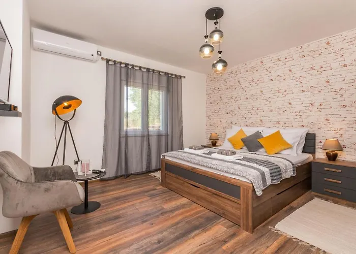 Nikolina Zadarvillas Polaca