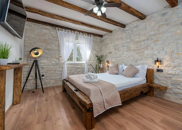 Nikolina Zadarvillas *