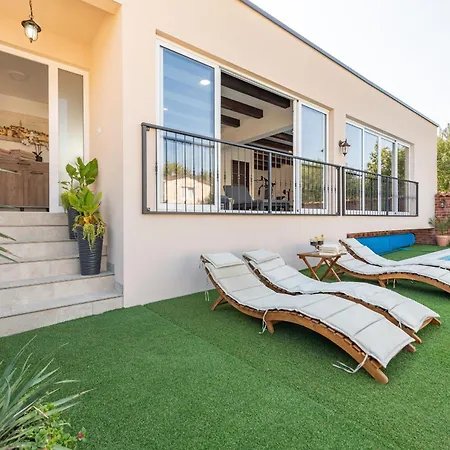 Nikolina Zadarvillas Vila Polaca