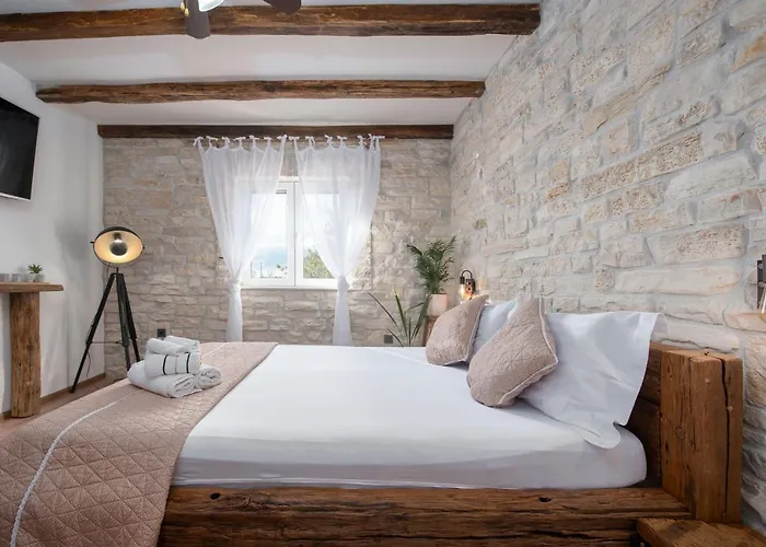 Nikolina Zadarvillas *